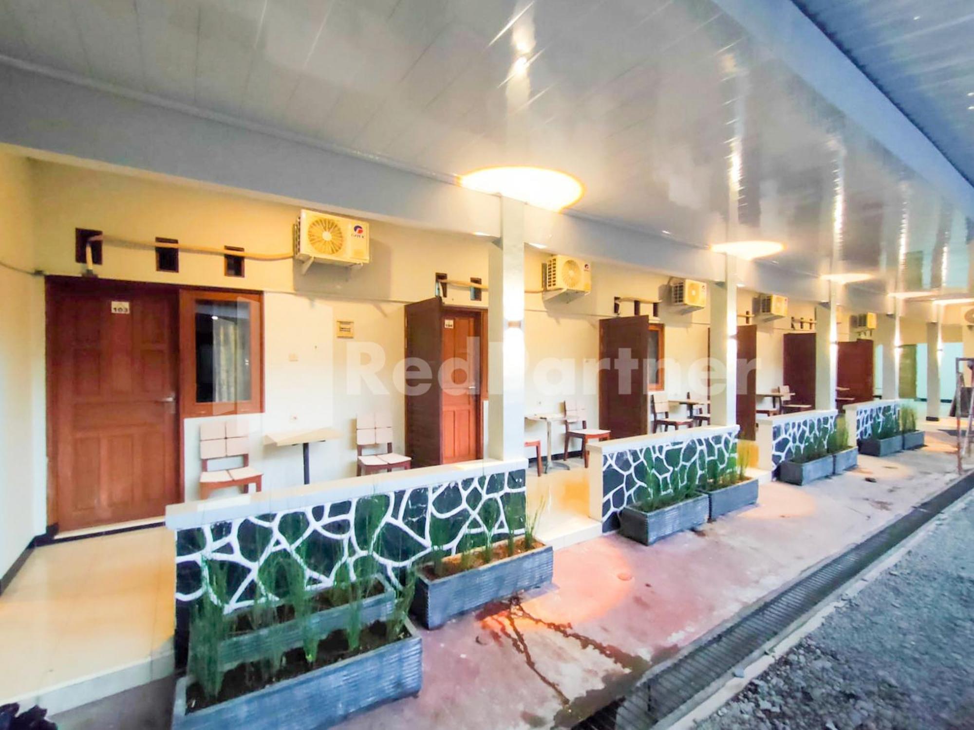 The Paragon Hotel Cilacap Redpartner Экстерьер фото