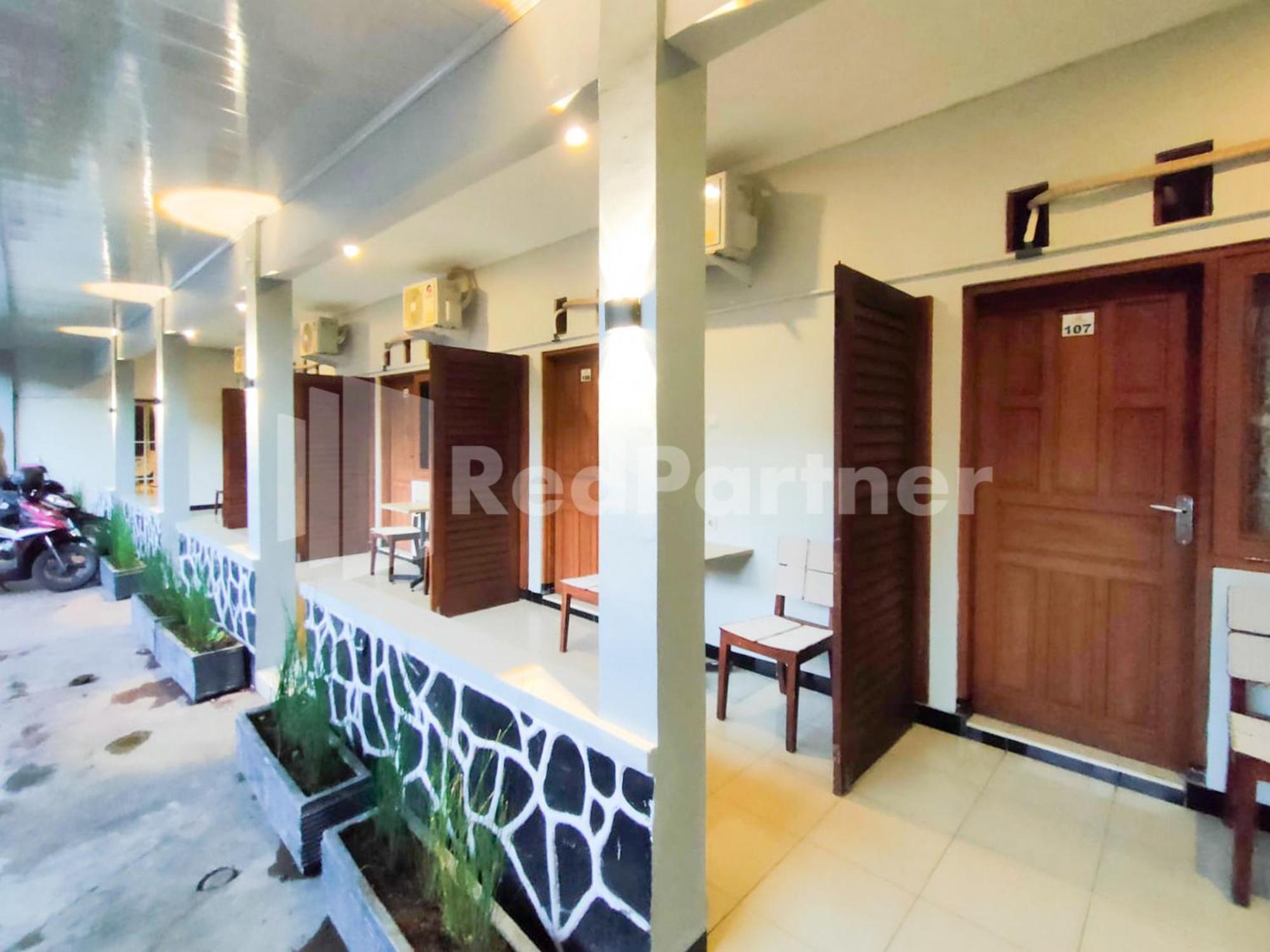 The Paragon Hotel Cilacap Redpartner Экстерьер фото